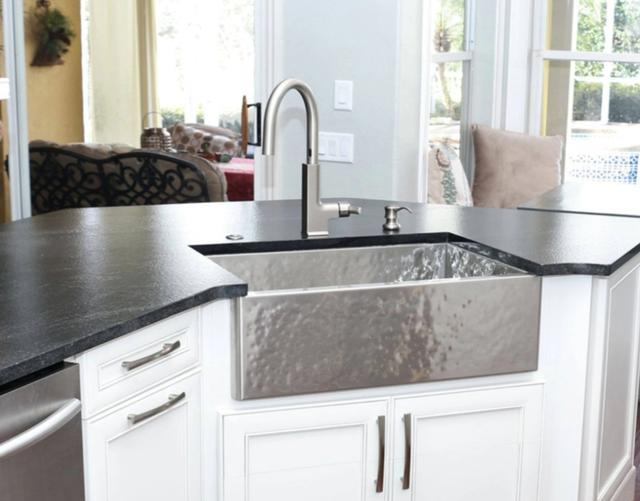 学到一个厨房妙招,不规则水槽如同双槽,装岛台拐角台面充分利用