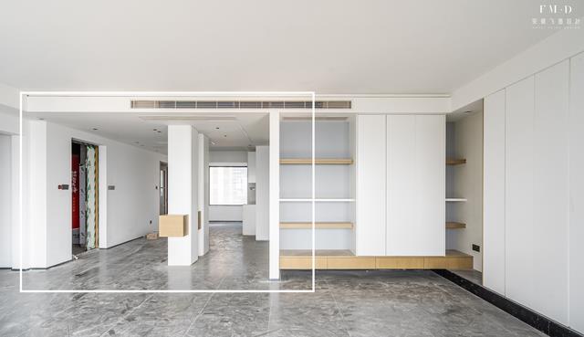 玄关柜设计成“H”型,正面美观背面收纳,邻居每次瞧见都求同款