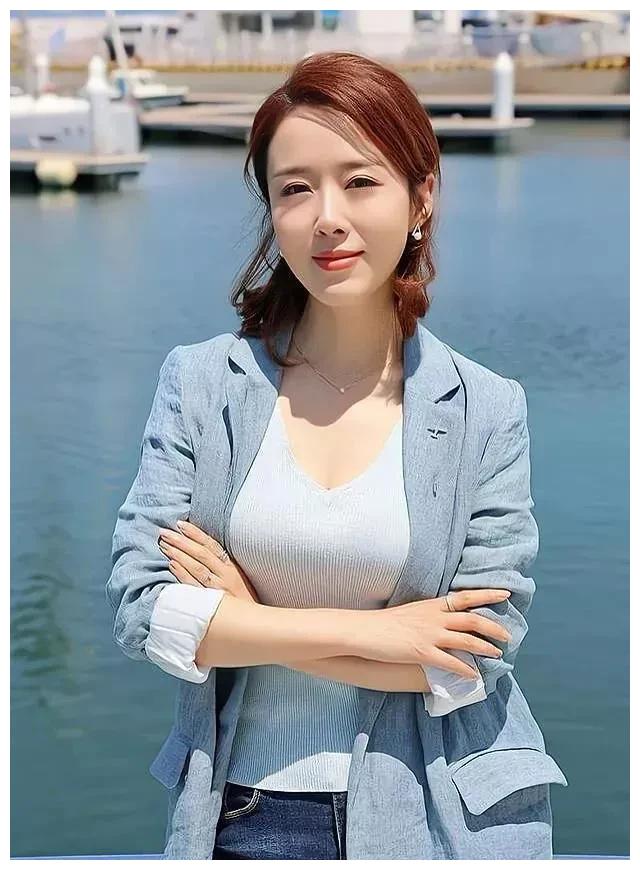 颜丹晨|44岁的颜丹晨犹如20多岁少女