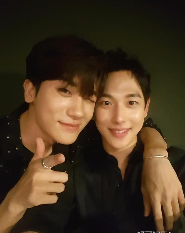 朴炯植|这也太爱了吧？朴炯植任时完顶峰相见，一路走来感情丝毫未变？