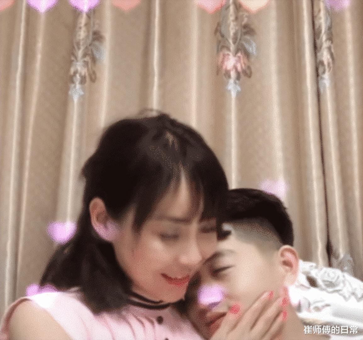 “25岁小伙被40岁阿姨老牛吃嫩草，关键是还很美”这一波不算亏啊