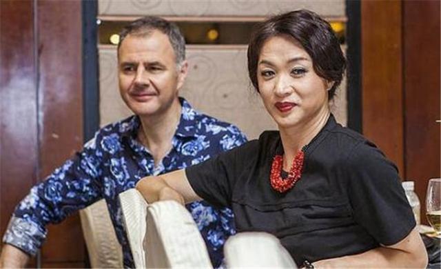 金星秀|?金星秀恩爱,与丈夫国外同游,汉斯状态不佳,未戴口罩遭批评!