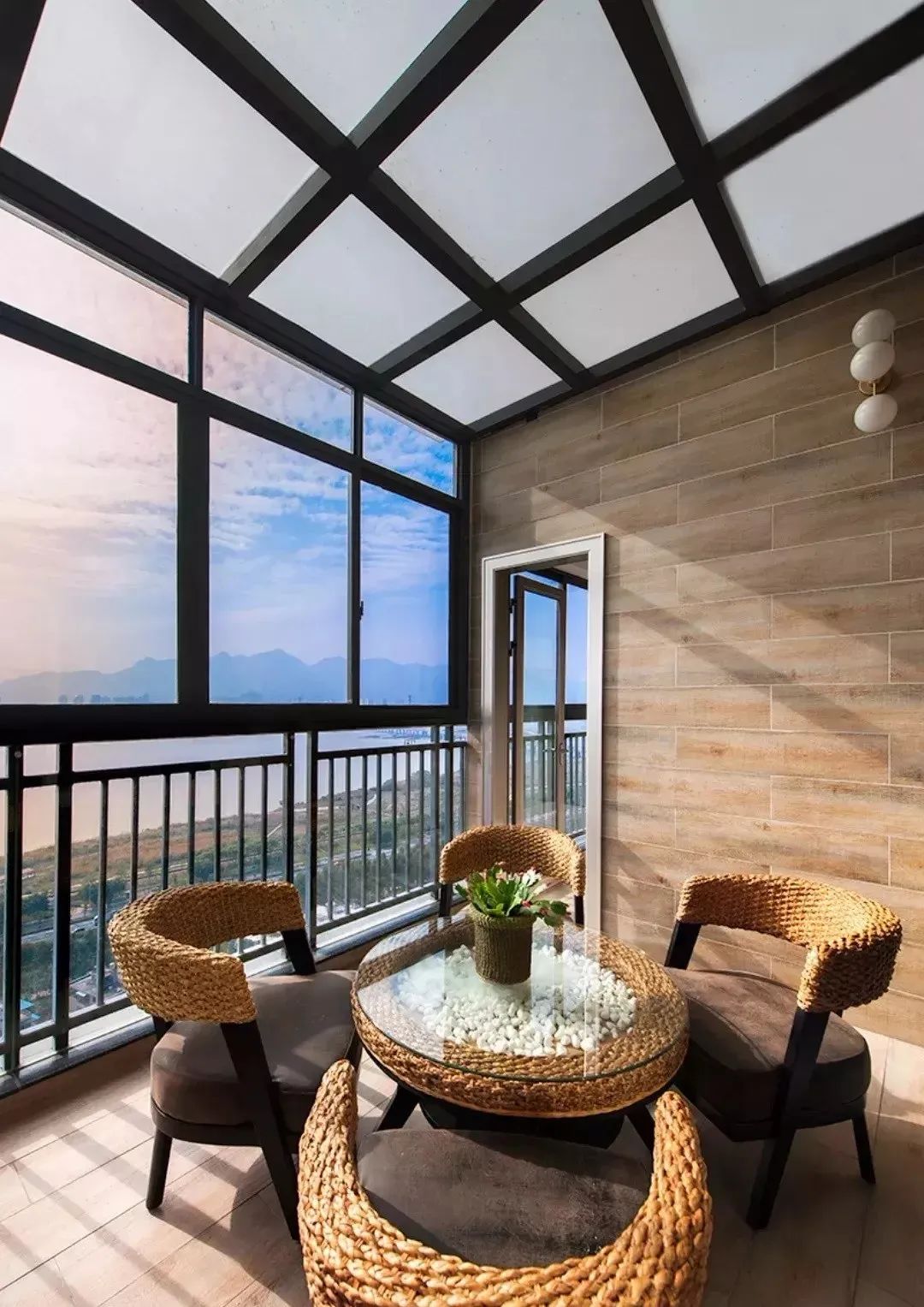 买房一定要有个露台,这样一装非常漂亮,让人天天看都不会腻!