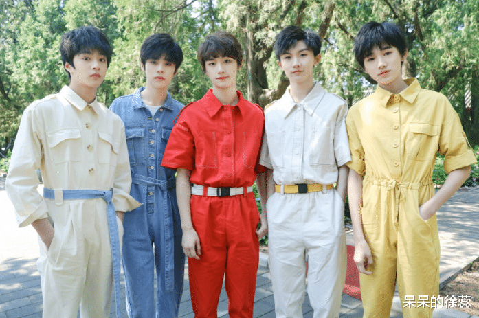 打歌舞台|内娱打歌舞台8月将播，不打投纯唱跳，观众评价“刀刀见血”！