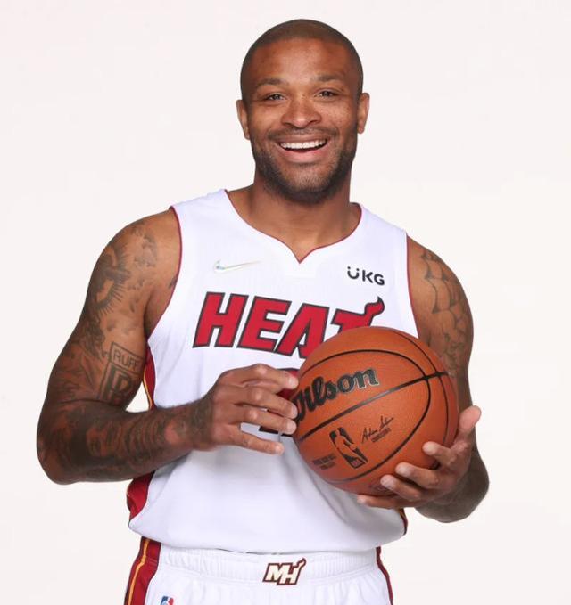 勒布朗·詹姆斯|NBA早报：詹皇想交易走威少，KD在夜店与美女合照，狄龙被禁赛1场