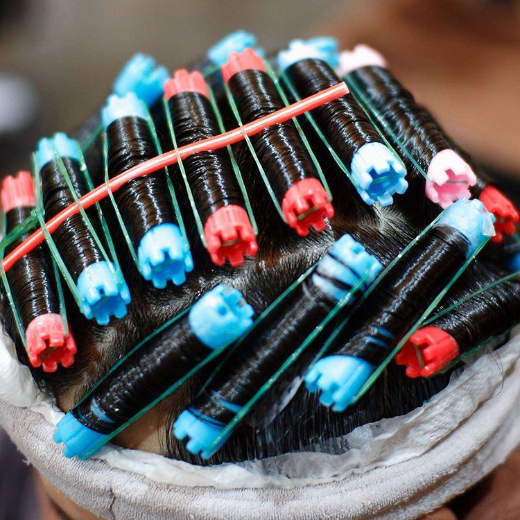 卷发 女人上了年纪，尽量远离“奶奶卷”，试试这三种卷发，洋气又减龄