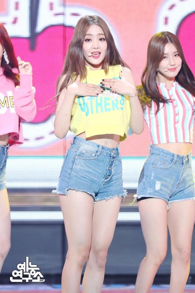 minnie|从乖乖女变成舞台拽姐?她靠冷御妆容火出圈!网友:好拽好喜欢啊