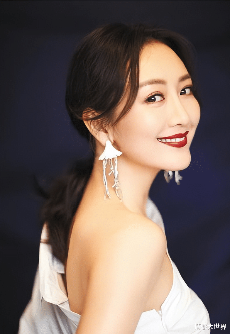 王鸥|王鸥“真人”长什么样?看了她18年前选美赛照,确定不是开玩笑?