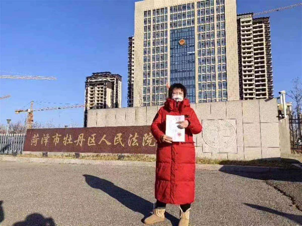 女子初中时被拐生子,35年后起诉人贩子,网友:必须重判!