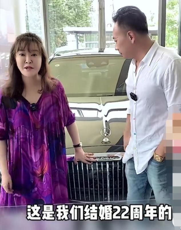 王小骞|前央视主持王小骞给名嘴老公庆生，光蛋糕就要3千，不忘直播捞金