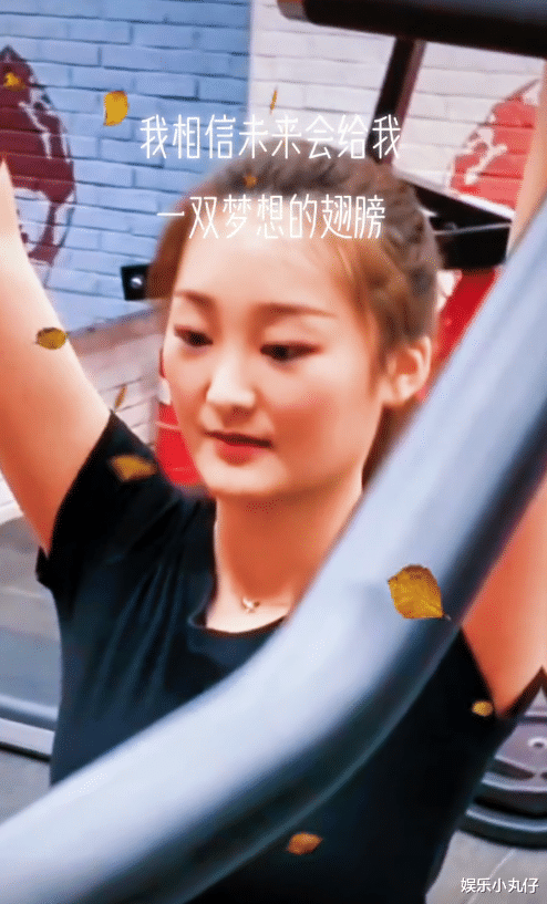 陈亚男|差距大!陈萌陈亚男同发动态,一个晒大衣嫂做饭,一个晒旅游健身