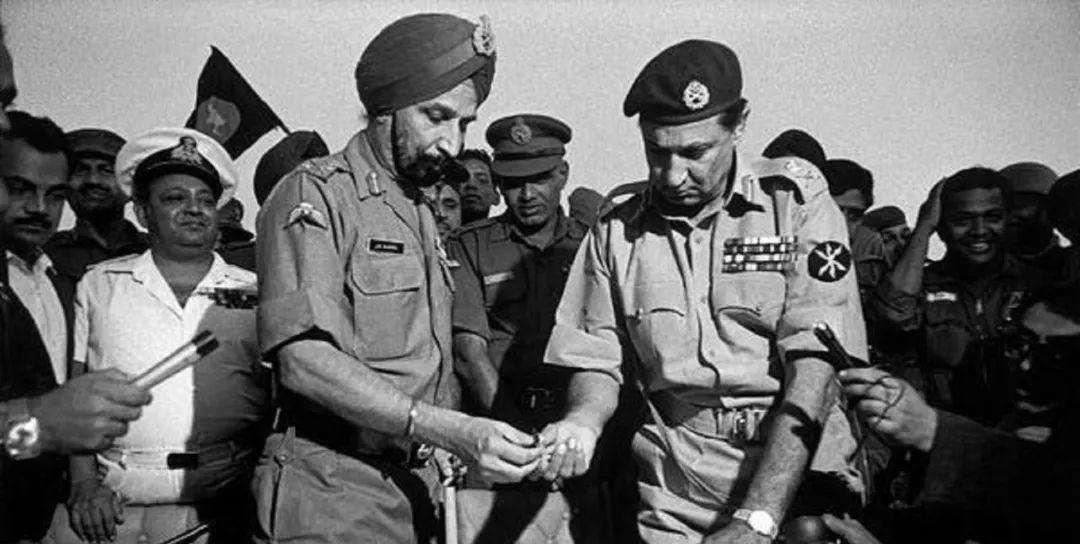 伊拉克10万大军进攻沙特，沙特亮出中国导弹，吓得萨达姆直接认怂