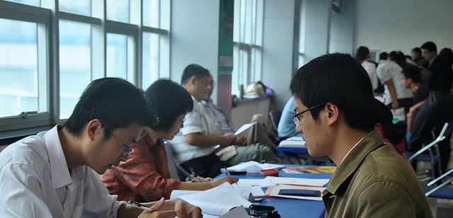 招聘|“聘任制”公务员全国招聘,年薪最高可达30-50万,未来或成常态