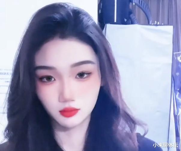女排|女排副攻新星改变风格，呆萌小妹变御姐，进国家队要付出更多汗水