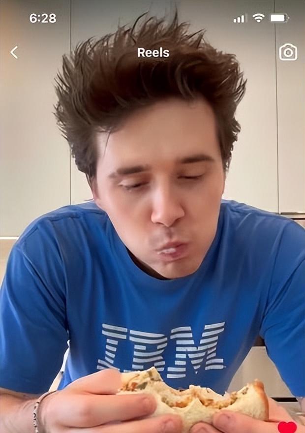 |贝克汉姆大儿子布鲁克林晒厨艺,感谢妻子,网友替维多利亚抱不平