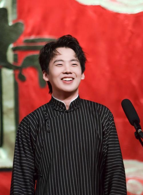 郭麒麟|郭麒麟坐轮椅上节目录制出圈,从200斤掉到120斤,到底经历了啥?