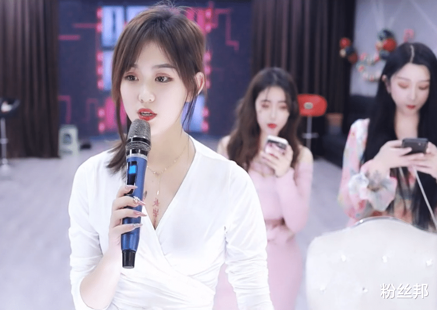 阿哲|谢小宇的女团能挣钱，转租公司去外地发展，不直播阿哲放任不管