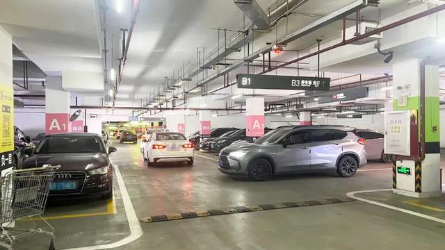 今天，我戴上N95，冒死上街……卧槽，人呢？？？