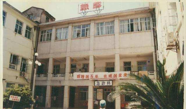 为了事业抛弃发妻,后来又为了感情杀了后妻,最后是一无所有
