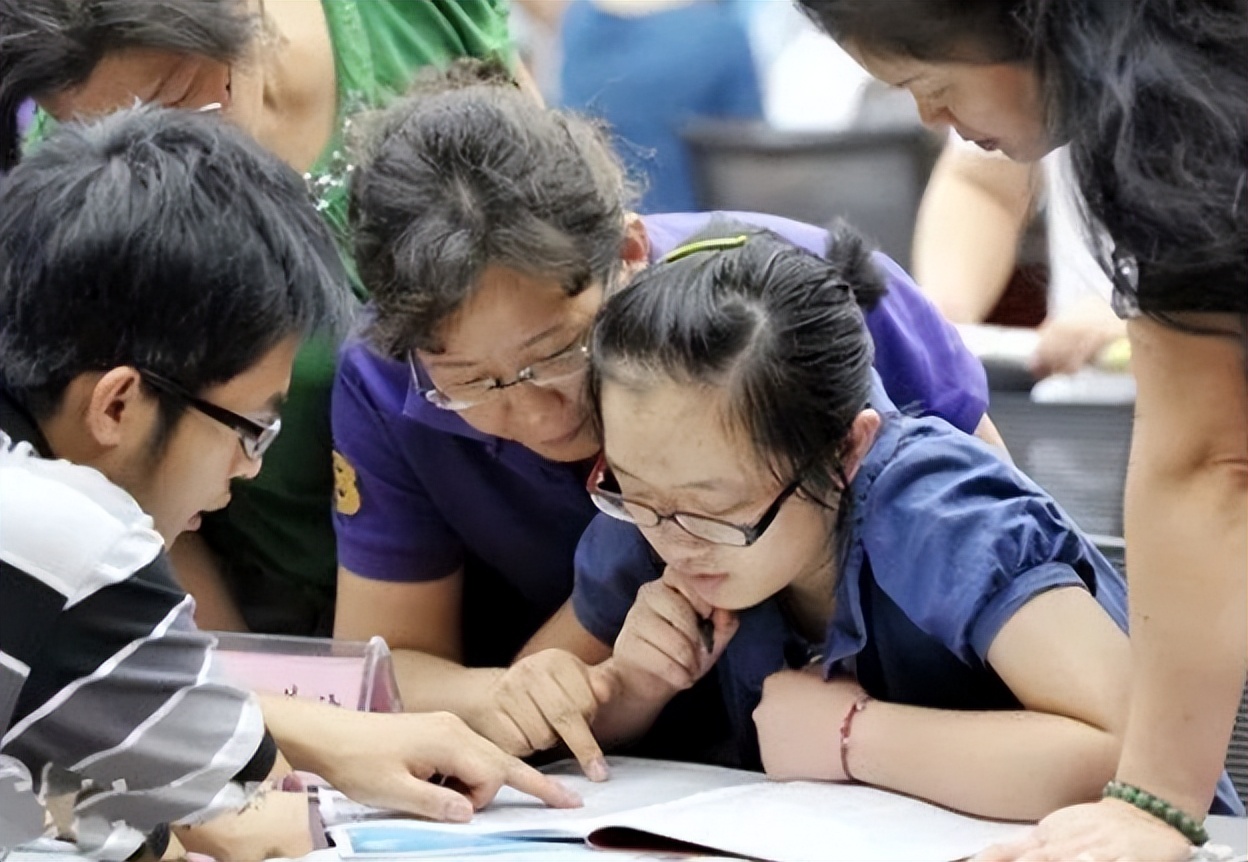 大学|大学中“烧钱”的3类专业,家里没矿尽量避开,毕业找工作困难