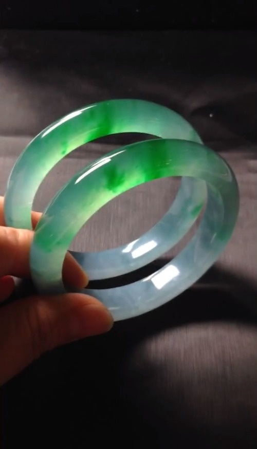 翡翠手镯|翡翠手镯心制成的「镯心镯」,专坑手腕细的翠友们