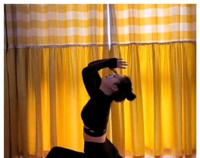 陈亚男|陈亚男学网红练瑜伽,流量一落千丈,网友压根不买账