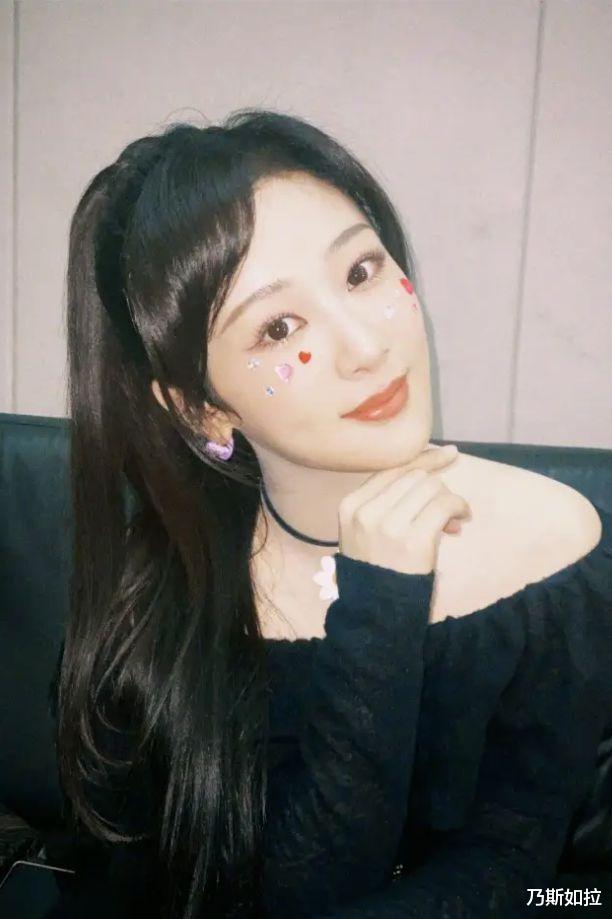 杨紫|?杨紫蛋糕事件：张小寒否认敲诈杨紫200万，澄清未剪辑视频