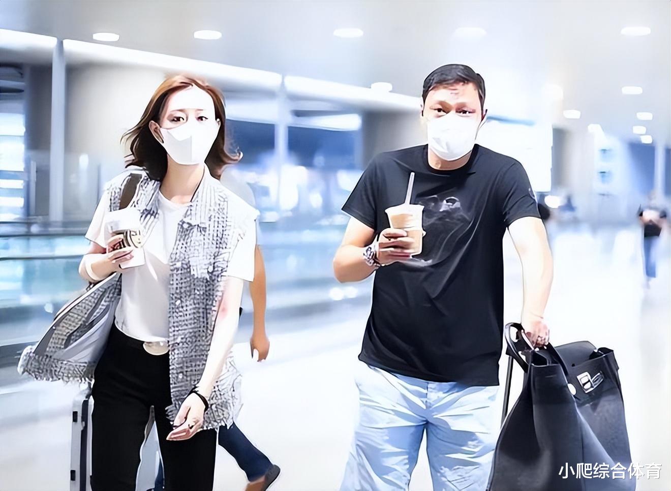 范志毅|范志毅为女儿庆生!只比后妈小12岁神似姐妹,考进复旦走名媛路线