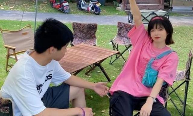 孙悦|孙海洋大女儿孙悦开直播,网友称想让孙卓打招呼,孙悦言行真暖心