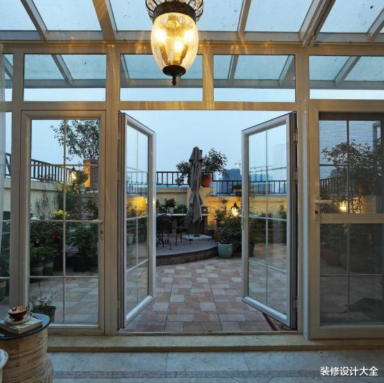 一楼+地下室+花园和顶层+露台,该买哪套?钱都带了,在线等,急!