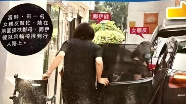 郑伊健|55岁郑伊健推轮椅带母亲出行，身材消瘦变化太大，头发稀疏秃一大片