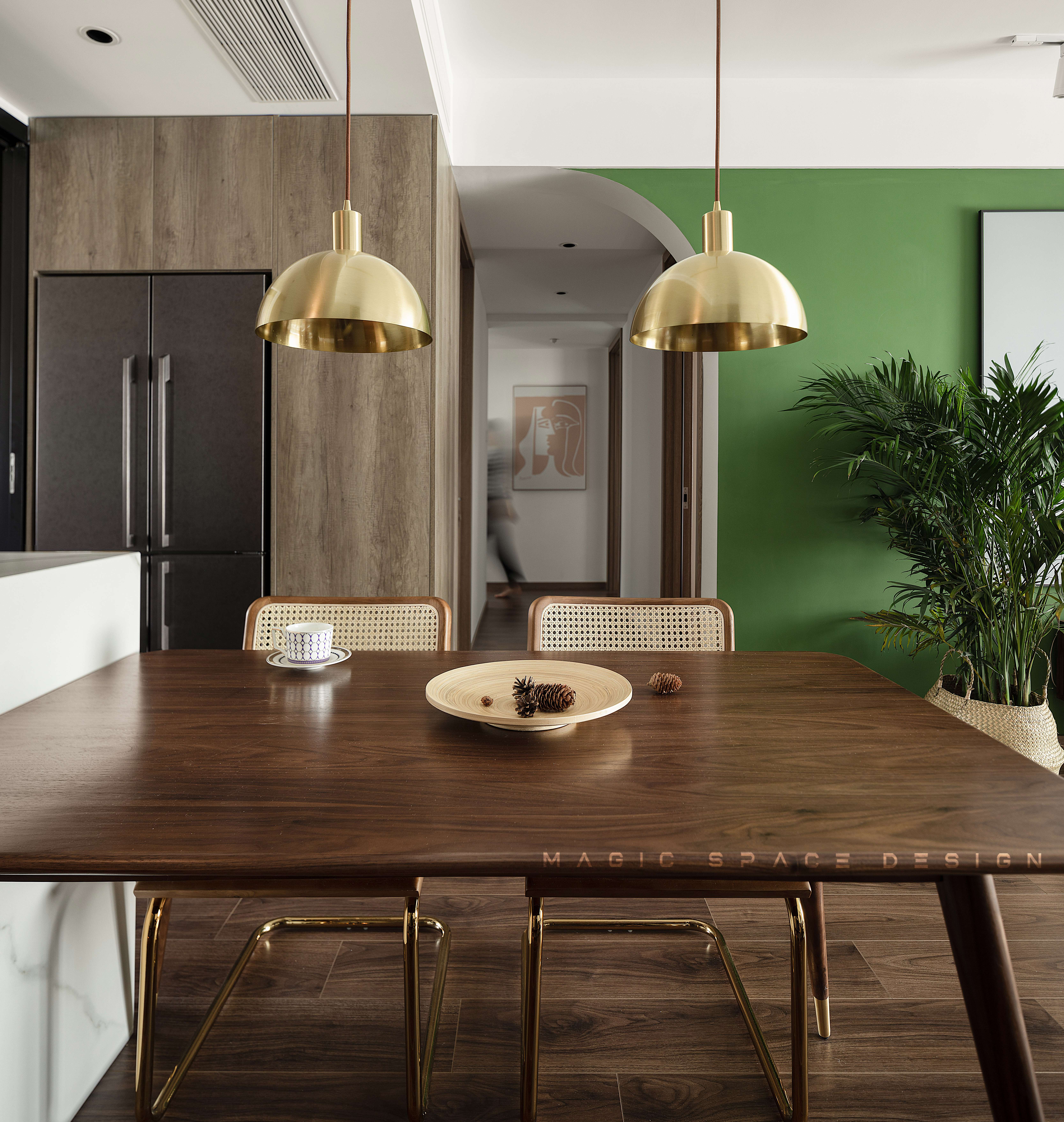 126㎡石绿+深棕,被复古轻奢的氛围感拿捏了