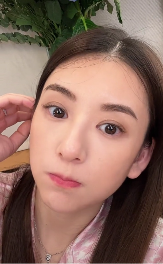 穿越时空的爱恋|方媛误发私密视频，素颜怼脸拍鼻子歪斜，左侧鼻翼疑有刀疤