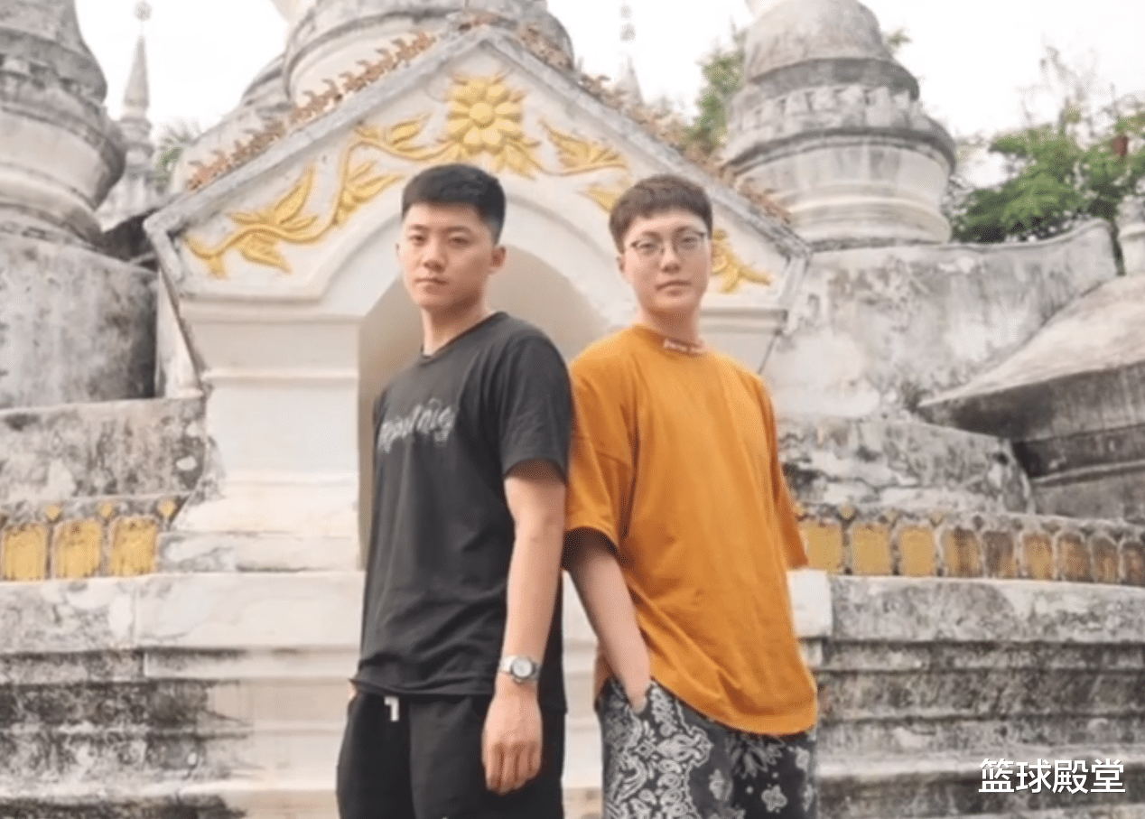 疯狂|胡明轩更新vlog，赵睿却酸了！评论区疯狂吃醋，胡明轩赶紧安慰！