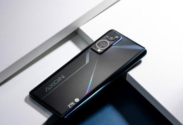 中兴|价格跌至新低 到手价2098元 中兴Axon30屏下版值得买吗？