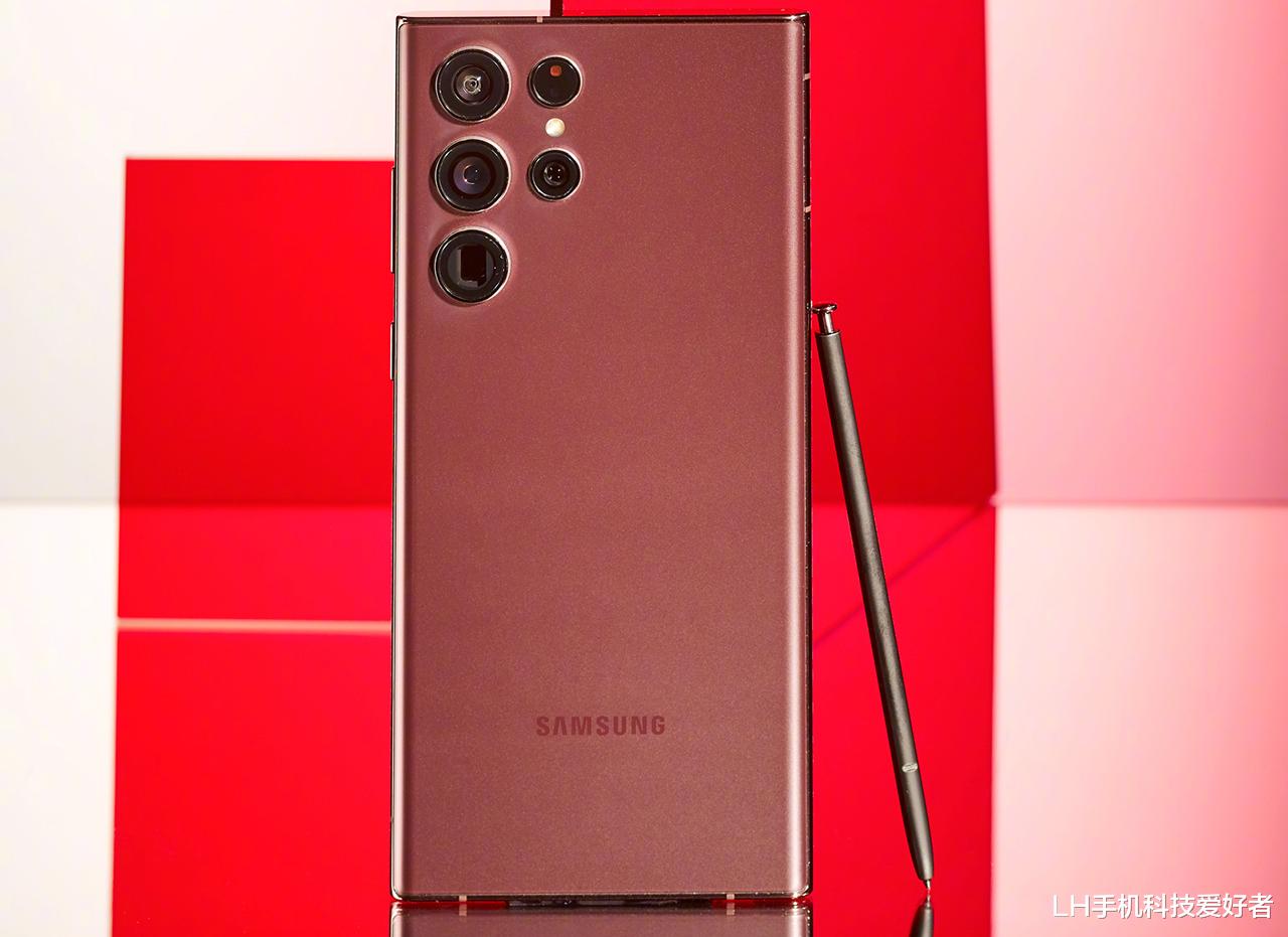 自动驾驶|屏幕玩出新花样,三星新款环绕屏专利曝光,网友:小米很有远见