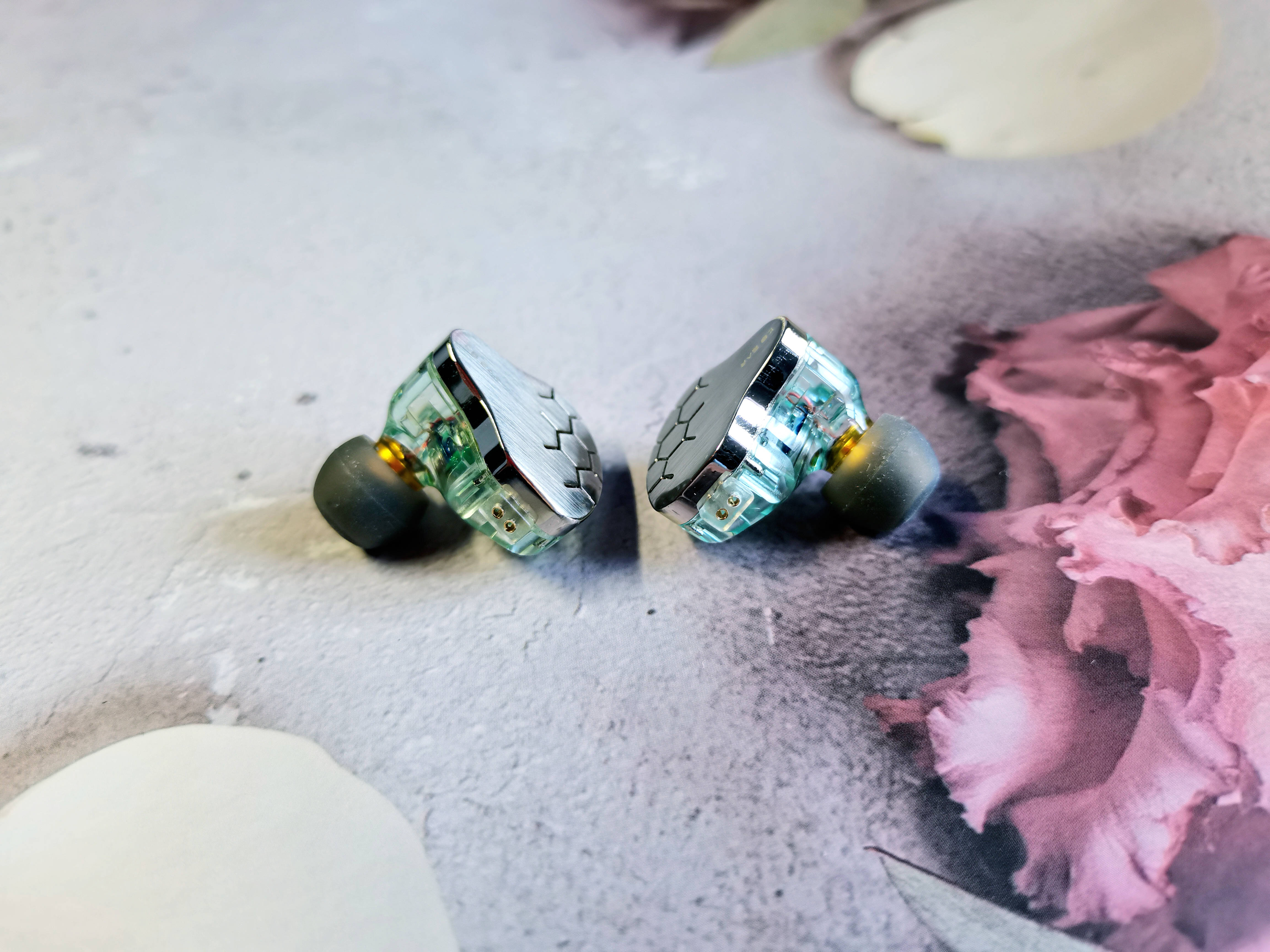 苹果|百元级最好的圈铁发烧耳机,魁宝云雀入耳式发烧耳机开箱评测