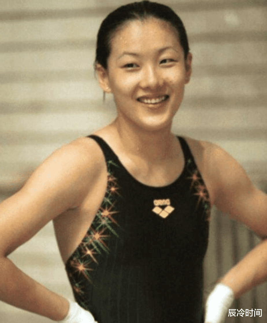 伏明霞|伏明霞：退役后嫁大26歲老公，結婚5年生3娃，70歲丈夫想生第四胎