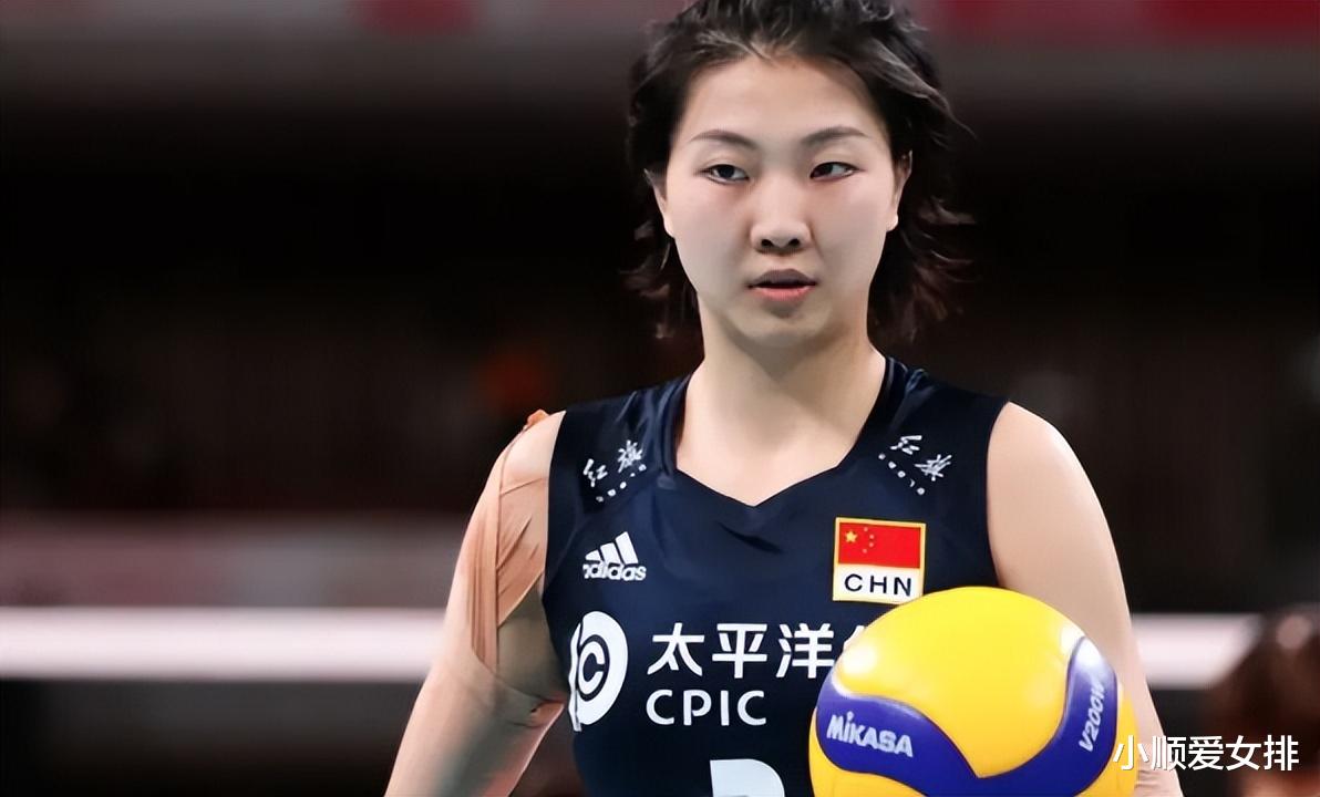女排|女排队长官宣仅一步之遥！女巨人领衔最强阵出征，王艺竹落选引不满
