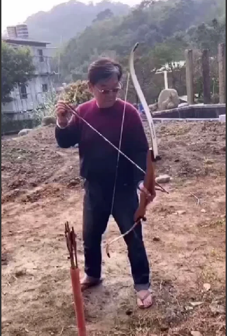 李立群|低调许久的李立群发视频不仅给网友汇报了自己近期的状况,还感谢网友对自己的思念。