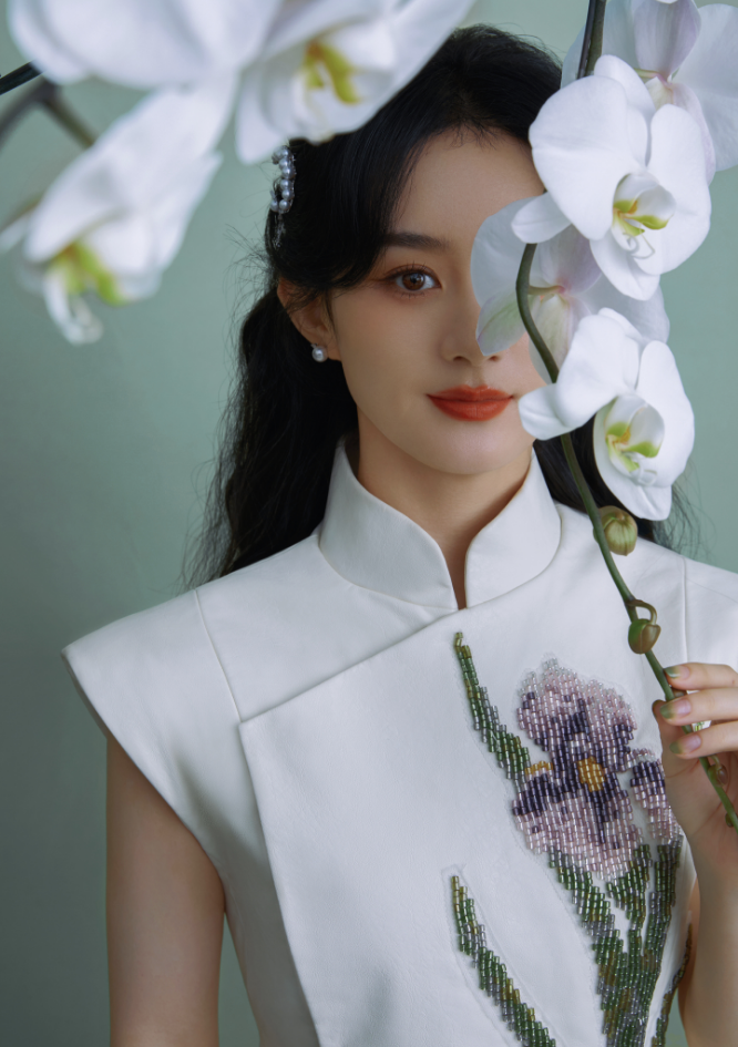 赵丽颖|赵丽颖白色旗袍造型,典雅温婉,好美