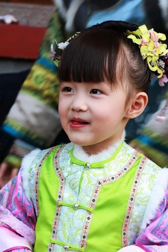 杨幂|《甄嬛传》里的温宜公主长大了！依然漂亮可爱，完全就是“等比例放大”