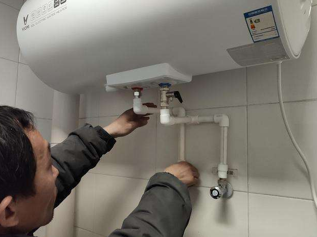 越来越多人家里不买电热水器了,聪明人都用它来替代,省电省空间