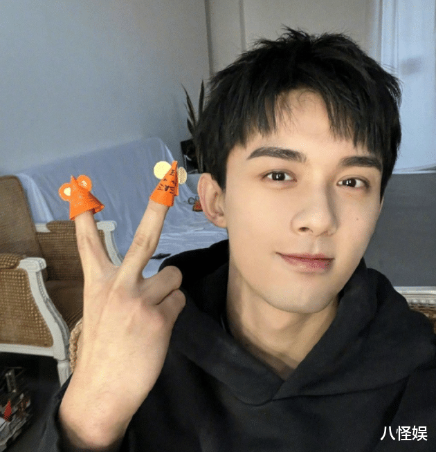 吴磊|吴磊向涵之被扒用多个同款引恋爱质疑,男方后援会澄清:离谱 ?