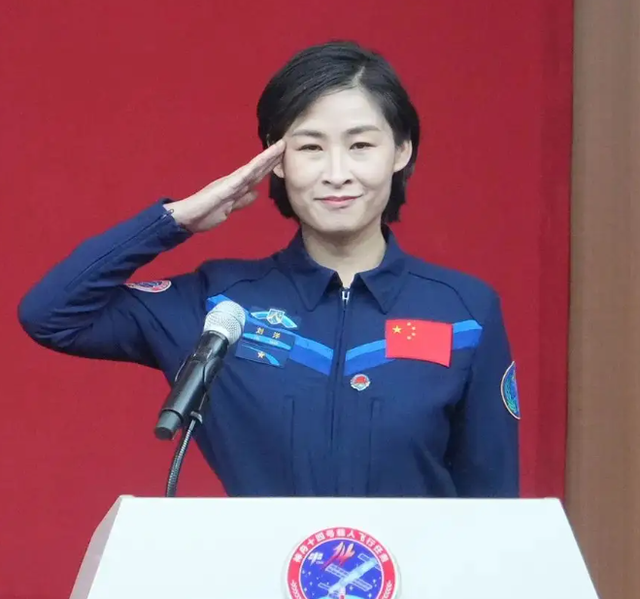 神十四成功登天,刘洋上太空留下4个字,内容简单却让人感动!