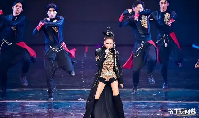 李玟|李玟回应百花奖唱歌跑调！承认当晚确实出现问题，亲解问题所在