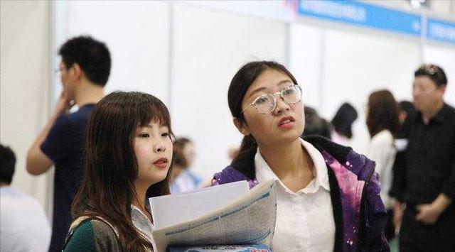 求职|00后网上求职,聊天内容被曝光,网友不由感叹:真“敢”说!