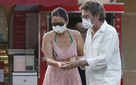 巩俐|巩俐与外籍老公近照曝光，赘肉横生比老公还胖：终于相信她54岁