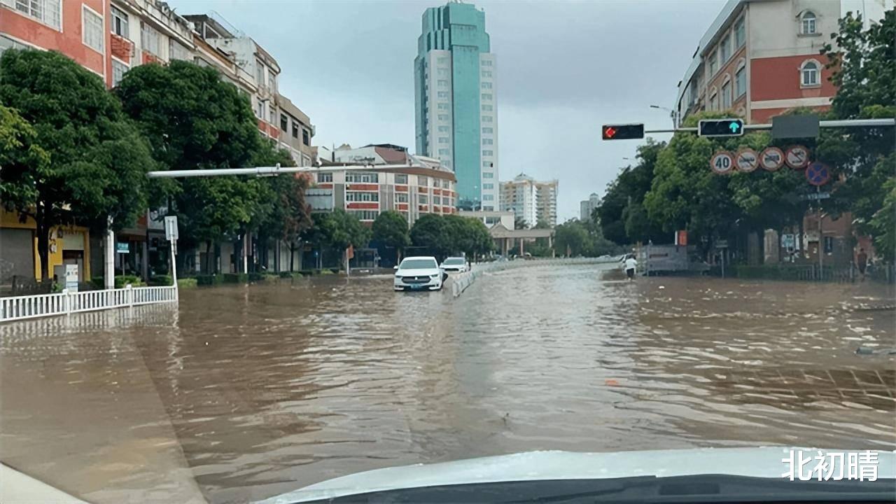 如果地球连续下雨一年,地球会变成什么样子?人类会灭绝吗?