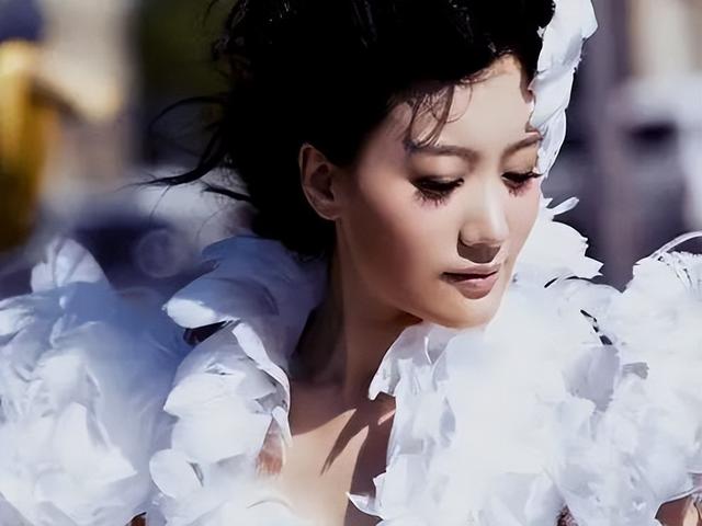 谭晶|军旅歌手谭晶:丈夫是科学家,37岁才做妈妈,事业家庭两不误